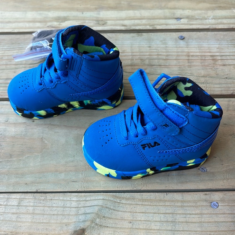 Brand new filas size 4 never worn